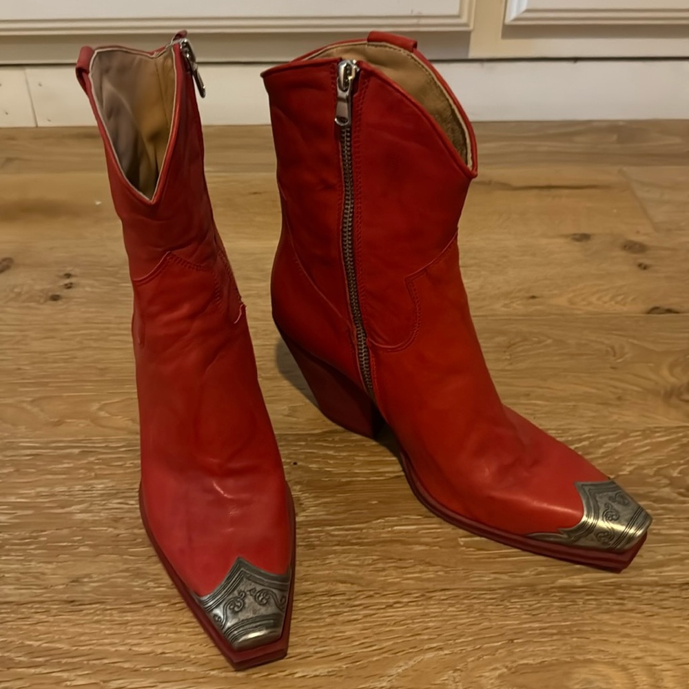 Free people Braydon boot. Size 38.5 red worn once, with out box. ❤️ color rare